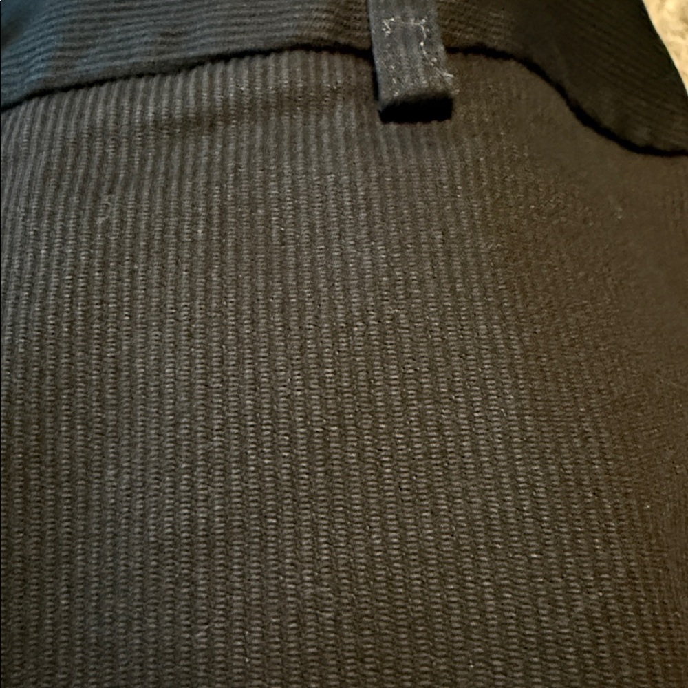 Kenneth Cole Unlisted Rich Black Capri pants - Picture 4 of 4
